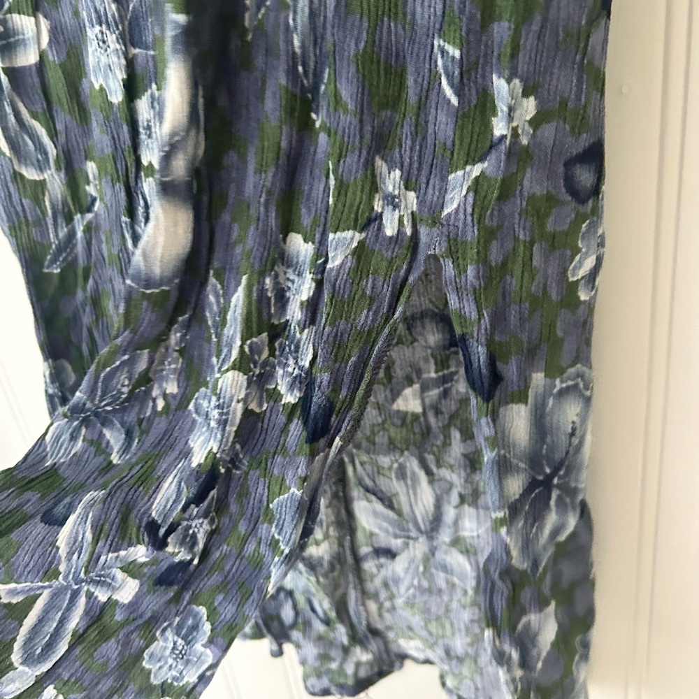 Forever Caroline Blue Floral Gauzy Sleeveless Midi Dress Size 10 Side Slits - Picture 3 of 5